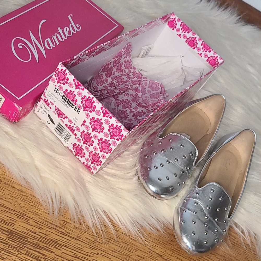 Wanted silver metallic round toe flats size 7